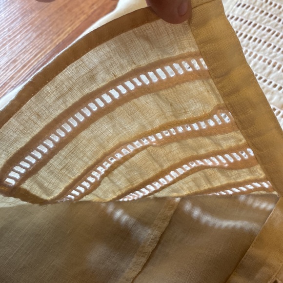 Cream colored sleeveless linen blouse. Embroidered crochet detailing, ladies L. - Picture 3 of 4